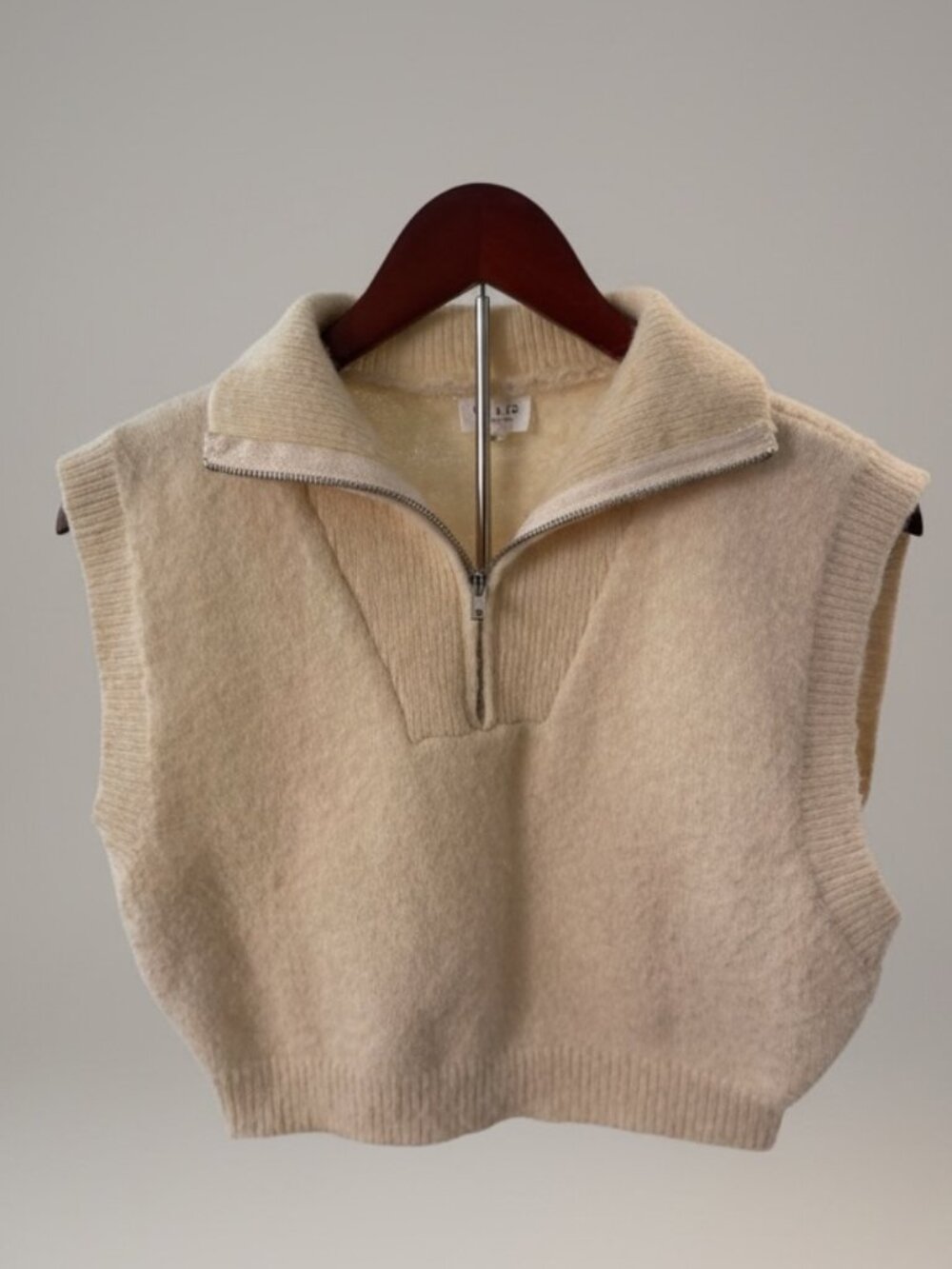Le Lis Half Zip Sweater Vest Women’s Beige Ribbed Knit Sleeveless Pullover